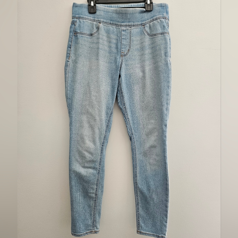 3/$20 Maurices 4 Short Light Blue Jeggings